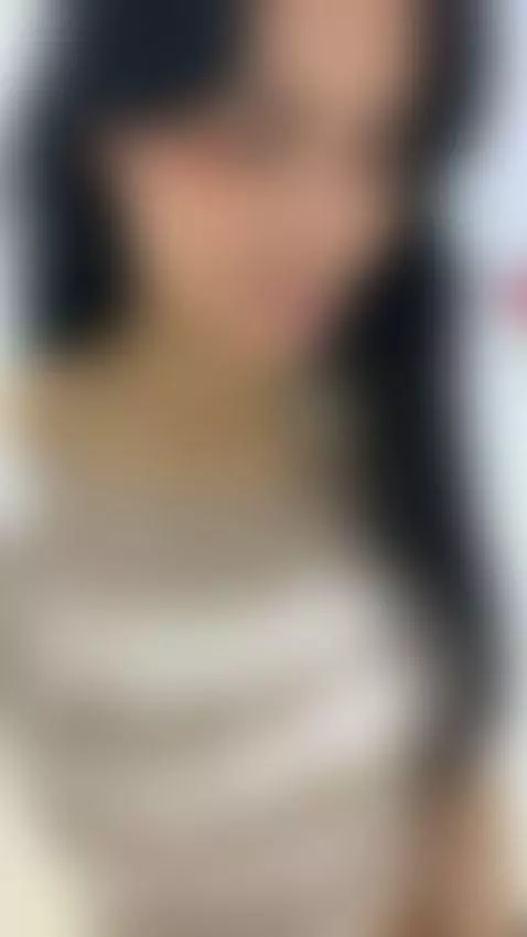 ¿Ya viste lo que escondo debajo? 👀 Vení a descubrirlo en viv... by sophiaxsweet