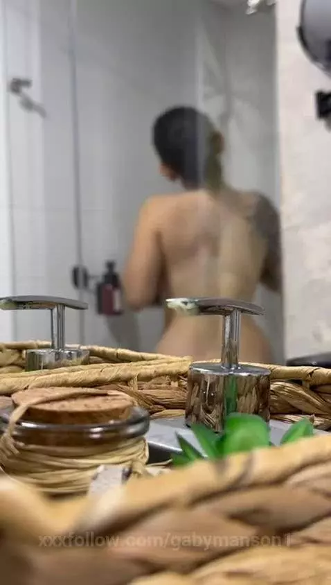 Omg, some on put a cam on my bath! by gabymanson1