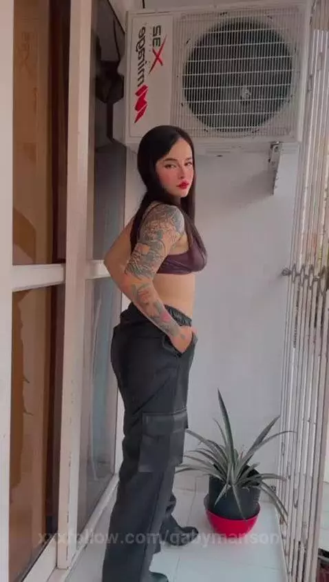 A little fun while the neighbors watch me by gabymanson1