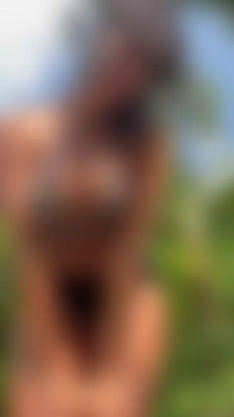 Mis tetas quieren  salir a jugar by mariavilla