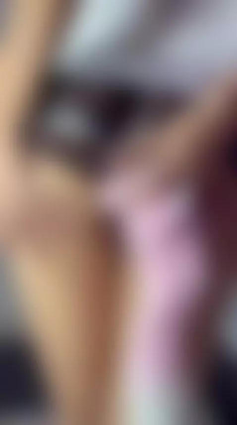 This kitten is very hot 🔥 by taylorsmiith