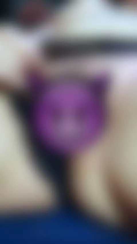 Mommy's shaved pussy needs some attention 😜 by milfyinny