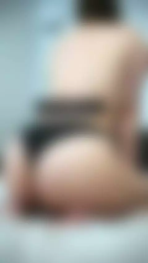 This thick ass was made for teasing. Think you can handle al... by milfyinny