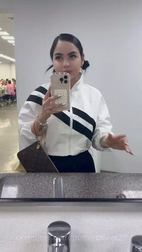 Today I masturbated in the bathroom of the shopping center 💦... by pussysweet21