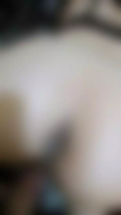 Acariciandole el culito con la pija... by putitagesellina