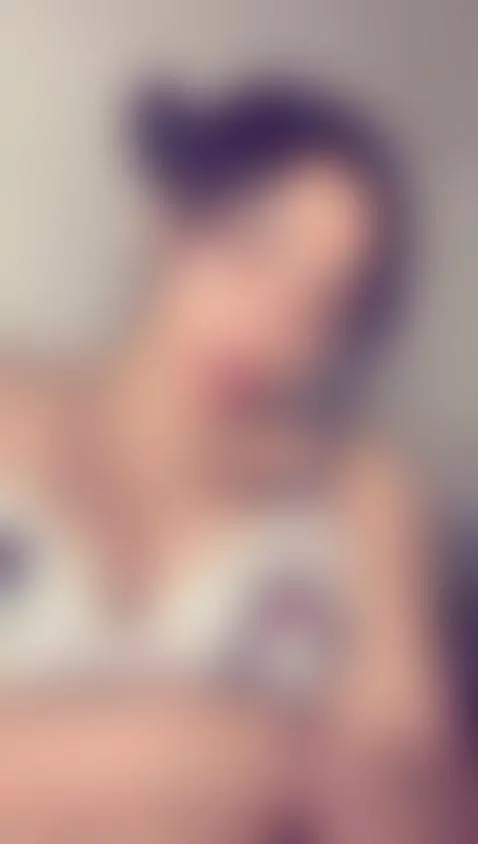 Do you think you can resist the passion of my lips?😏🫦🔥 by drooling4you