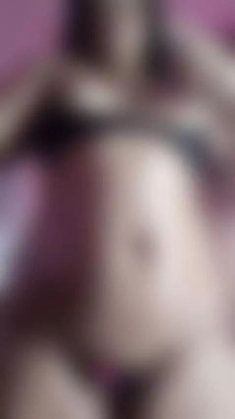 tanto aceite en mi cuerpo caliente by belljhones