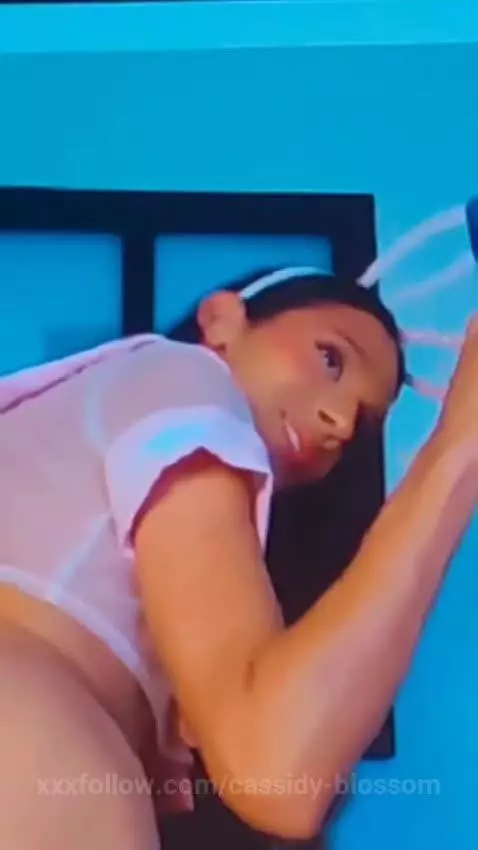 Enjoy the view ;) by cassidy-blossom