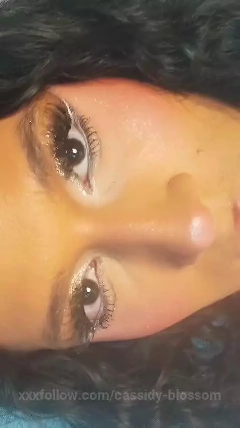 killer eyes and body ;) by cassidy-blossom