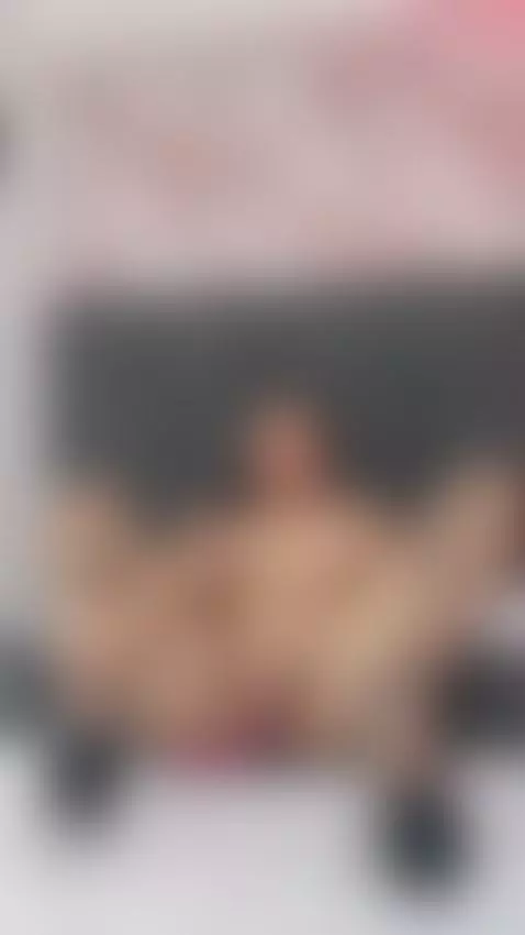 Do you like how I look with my heels? by jenmoon