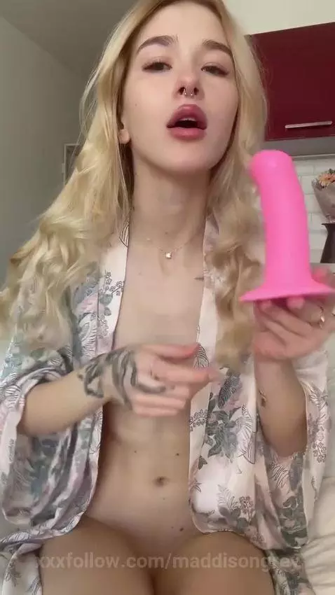 Older men here who want to fuck me raw? 🍒 by maddisongrey