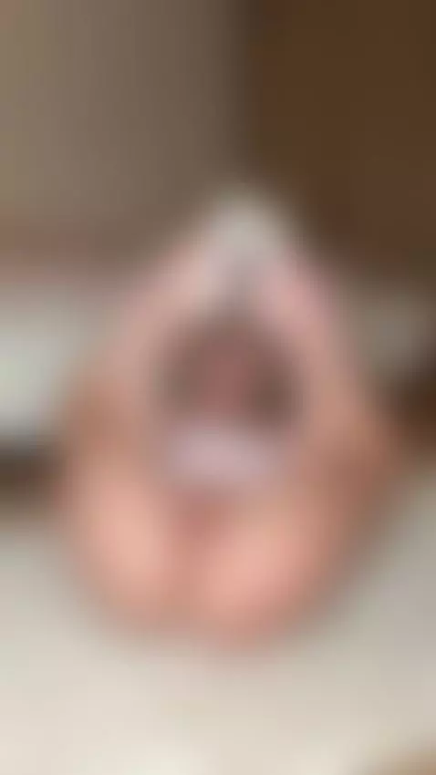 A little peak for your enjoyment by maddisongrey