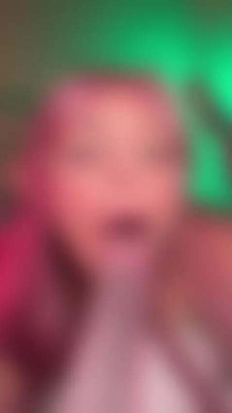 I bet you can't resist my sexy body by evafairy