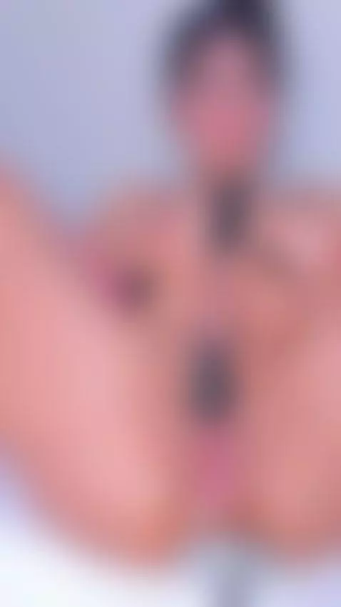 Domi on my clitoris...🫦💦🥵 by paolaarodriguez