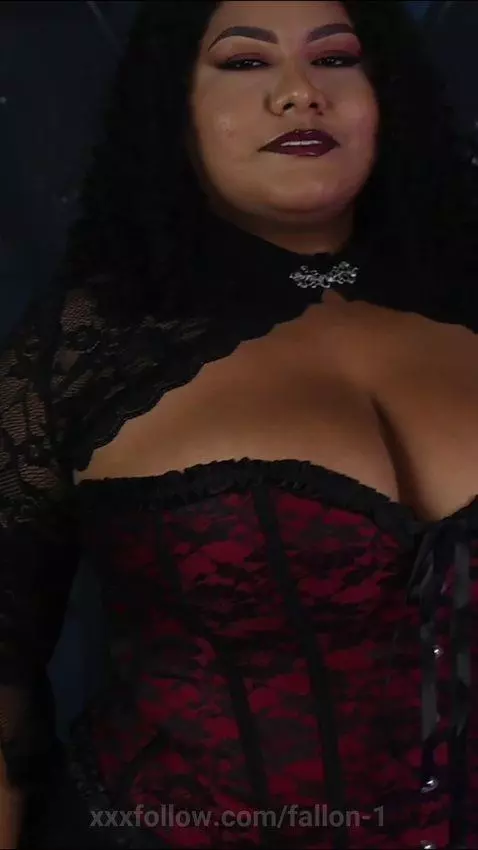 🌘 The vampire who turns your dreams into desire by fallon-1