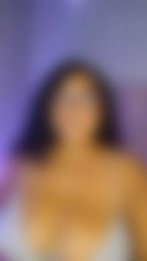 A tender smile, an energy that disarms you 😘🌶️ by fallon-1