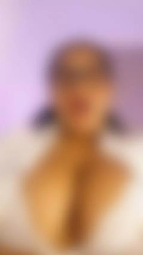 The more you look… the more I leave you wanting 😏💋 by fallon-1