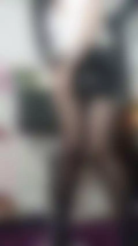 It starts at my feet and ends wherever you want by floraginette