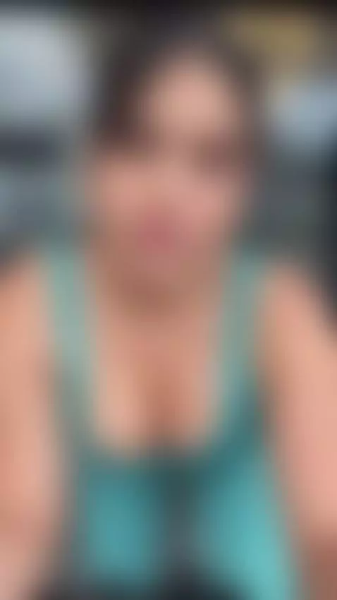 It's hot in the gym by leialeen1