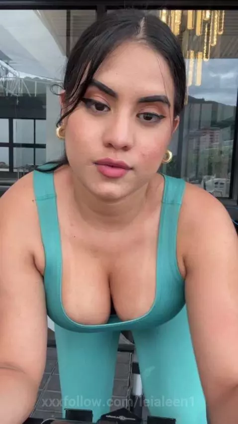 It's hot in the gym by leialeen1