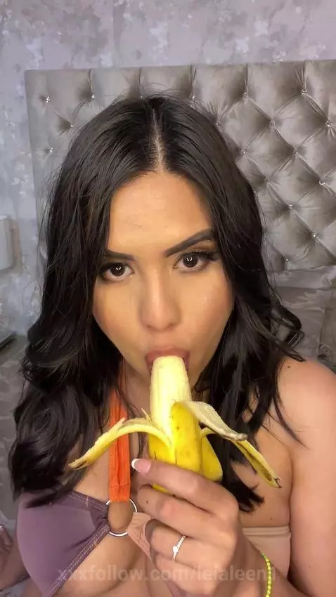 Let me suck your banana by leialeen1