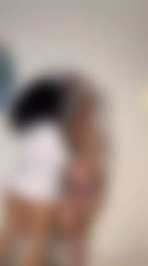 mis amigos me asotaron mis senos yummy 😗🥰😋 by jenaacooper