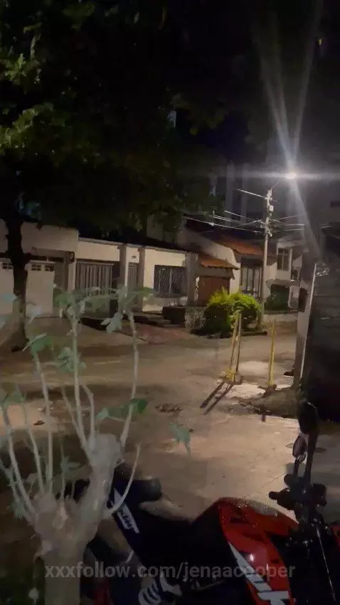 Quien mas pudo ver mis grandes tetas ? Shhhhhhhh ... 🔥 by jenaacooper