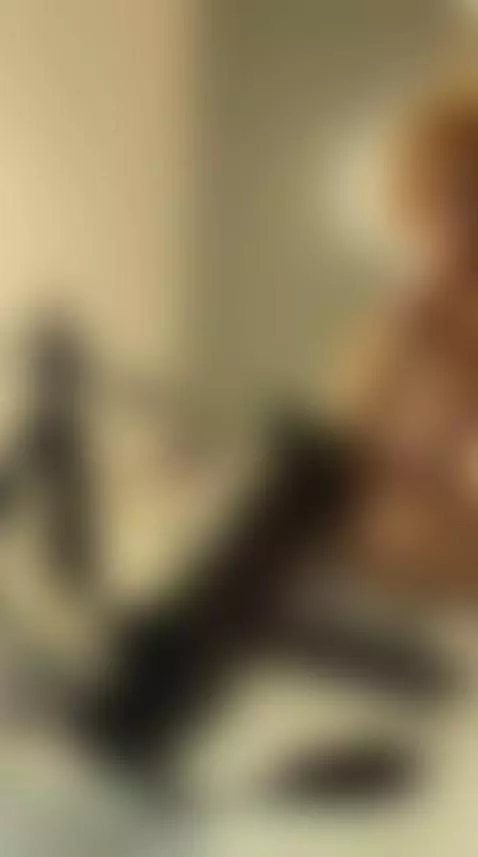 You want to come see me, welcome to my room 🔥 by jenaacooper