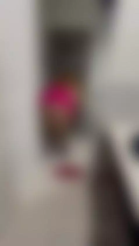 Look at my ass while I clean the house. 🔥😈 sirvienta by jenaacooper