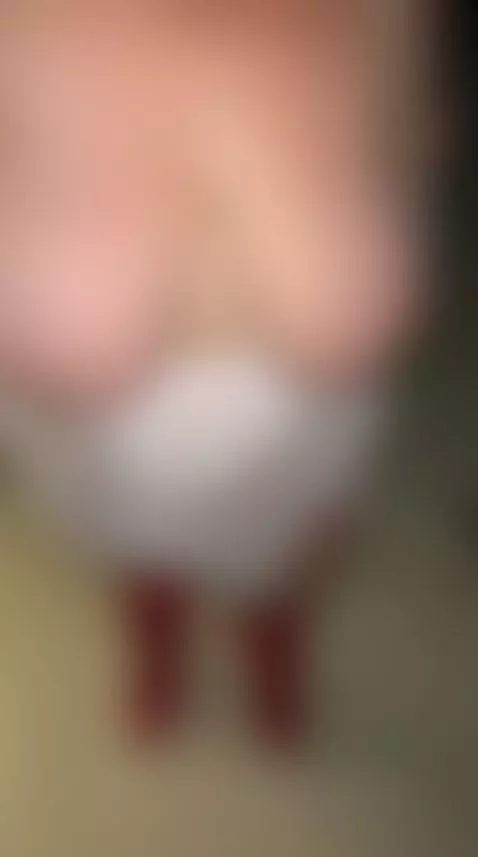 Come eat this big ass and these big tits of a mature woman. ... by jenaacooper