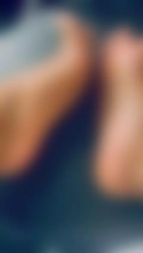 suck my litte feets by kandyy-brown