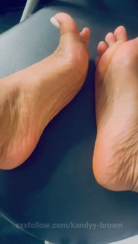 suck my litte feets by kandyy-brown