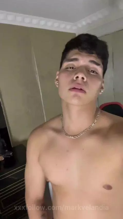 Take my clothes off with your eyes. by markvelandia