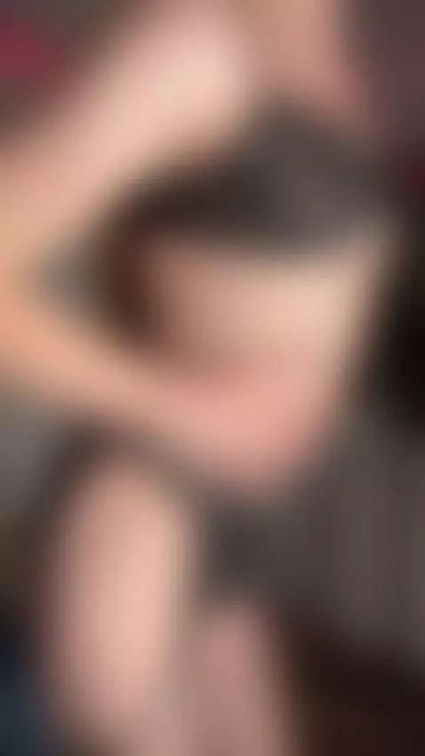 💣 She walks in like a warning by cherylboom