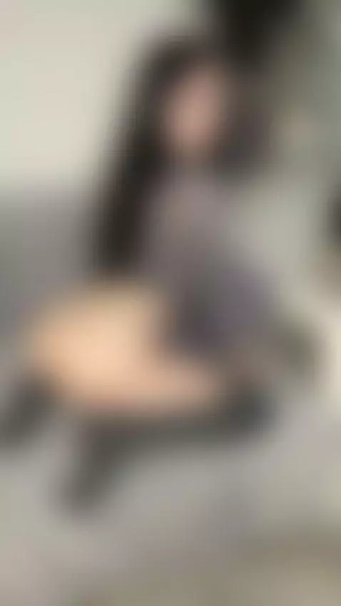 pretty face with a dirty secret by daissyy