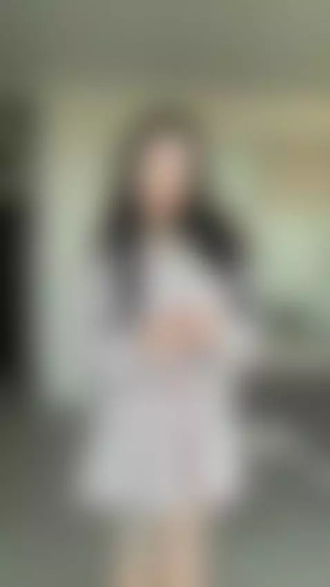 Do petite girls turn you on? by daissyy