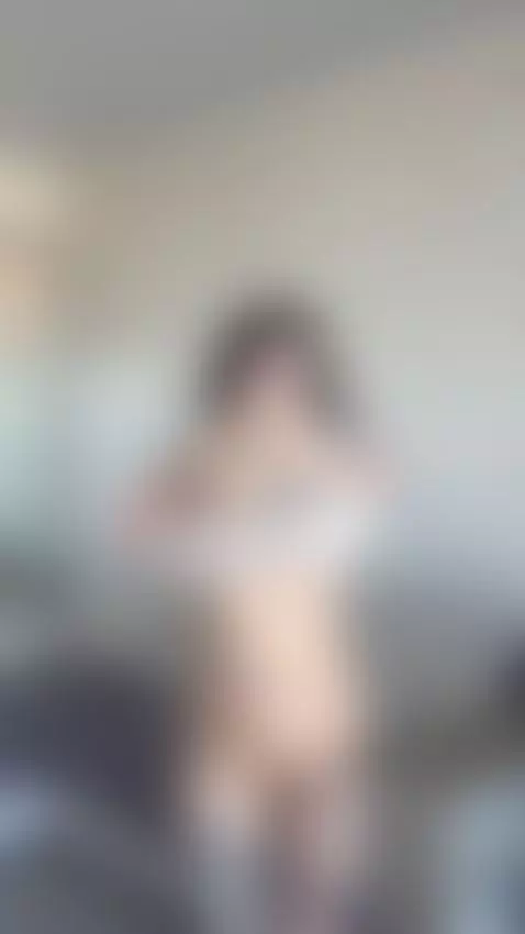 Any older guys want to fill my tight pussy? by daissyy