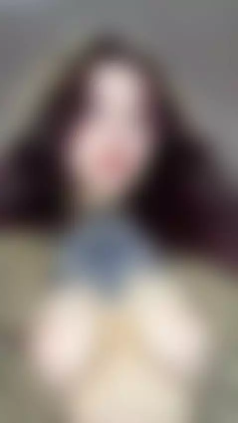 Wanna see what's under here?😈🤫check out on my OF by daissyy