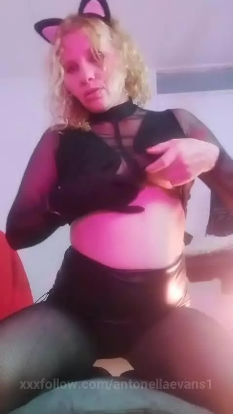 Show my tits by antonellaevans1