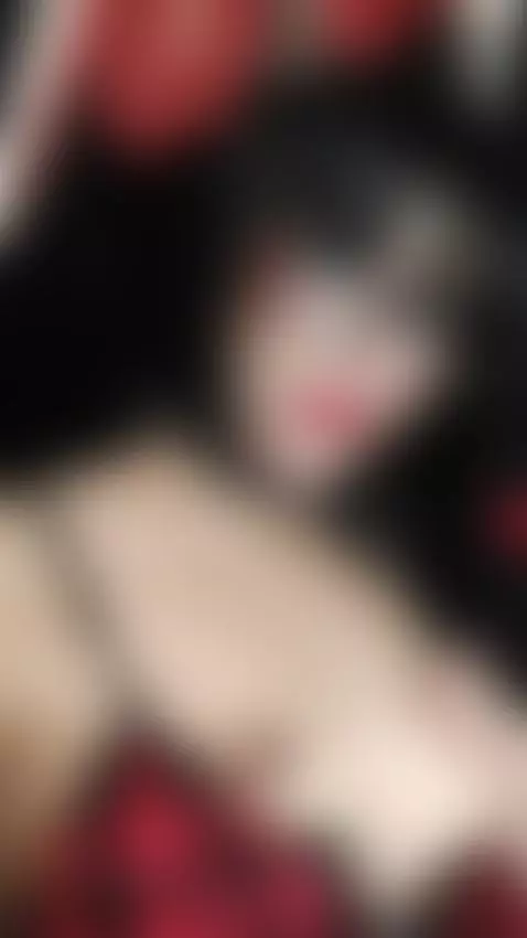 GOTHGIRL BOOBS TEASE by petrovakathx