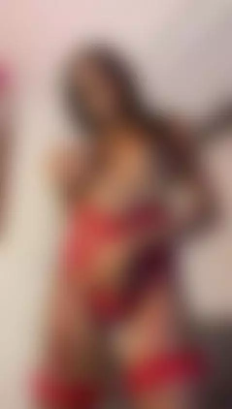 mmm how the body of a goddess shines by parissalvatore