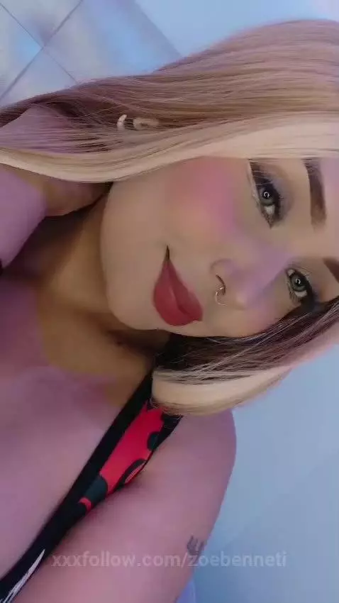 My angel face wants to drink all your delicious cum by zoebenneti