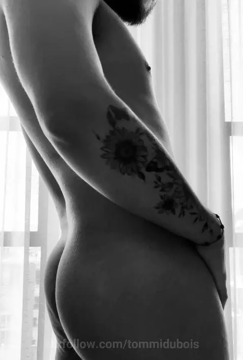 May your gaze touch me as your hands dream of doing. 😈🔥 by tommidubois