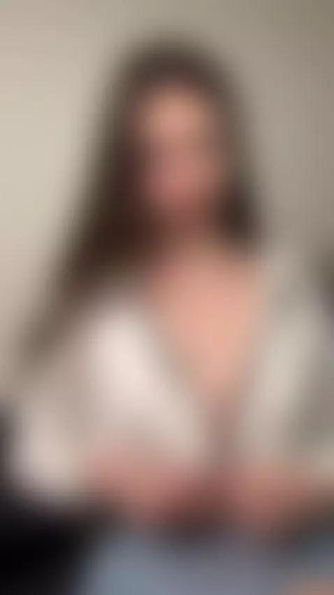 I want a daddy who plays with my tits all night by ellisesugar