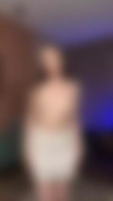 Just enough skin to keep you wanting more 👀 by ellisesugar