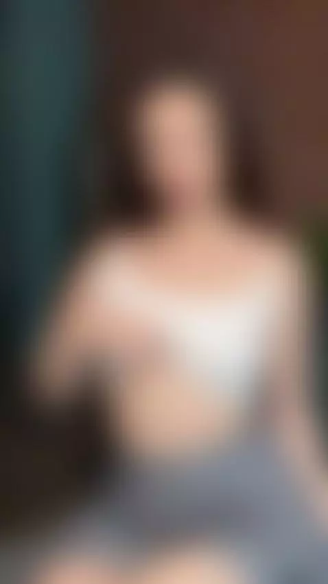 Just a little arch… and a lot of teasing 🖤 by ellisesugar