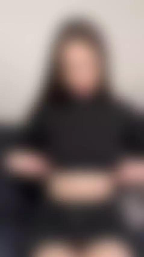 Just a little arch… and a lot of teasing 🖤 by ellisesugar