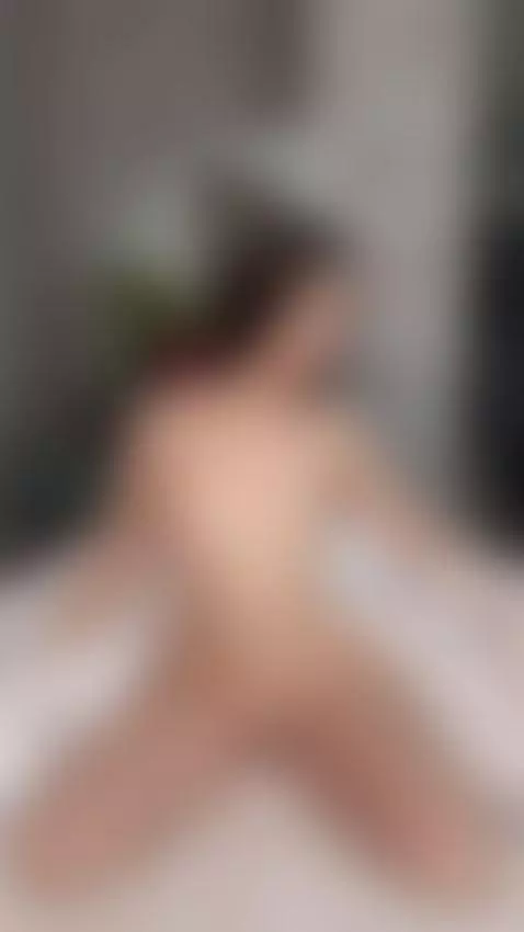 I move like warm light drifting lower 💦🩶 by ellisesugar