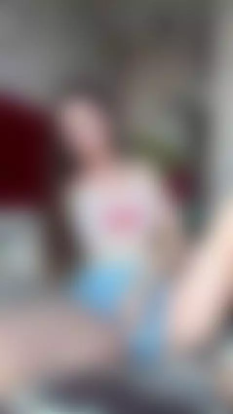 The air rests gently across my chest 💋💫 by ellisesugar