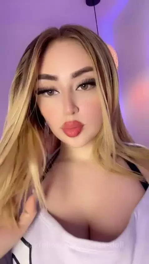 Kiss me ♥ by saraa-doll